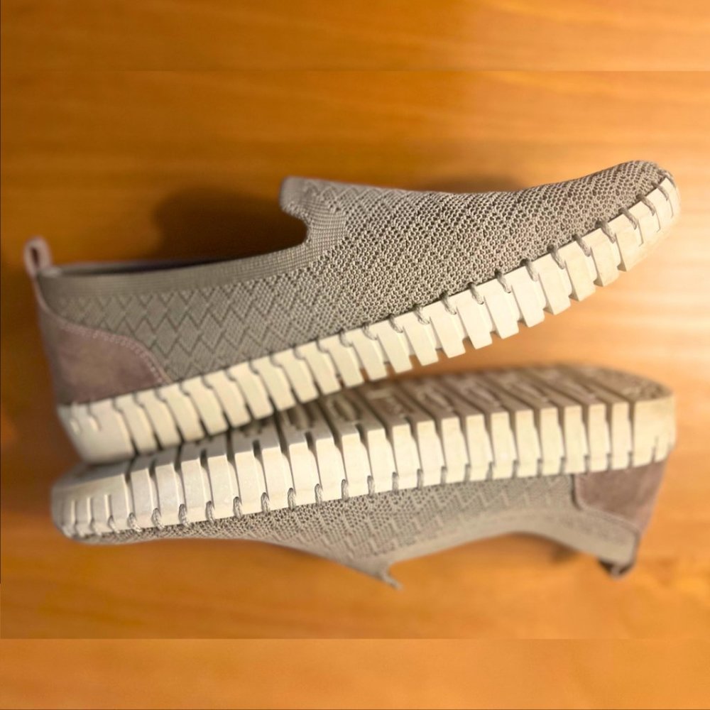 Clarks Taupe Slip-on Size 9 Womens